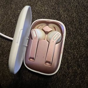 Wireless headphones, never used.